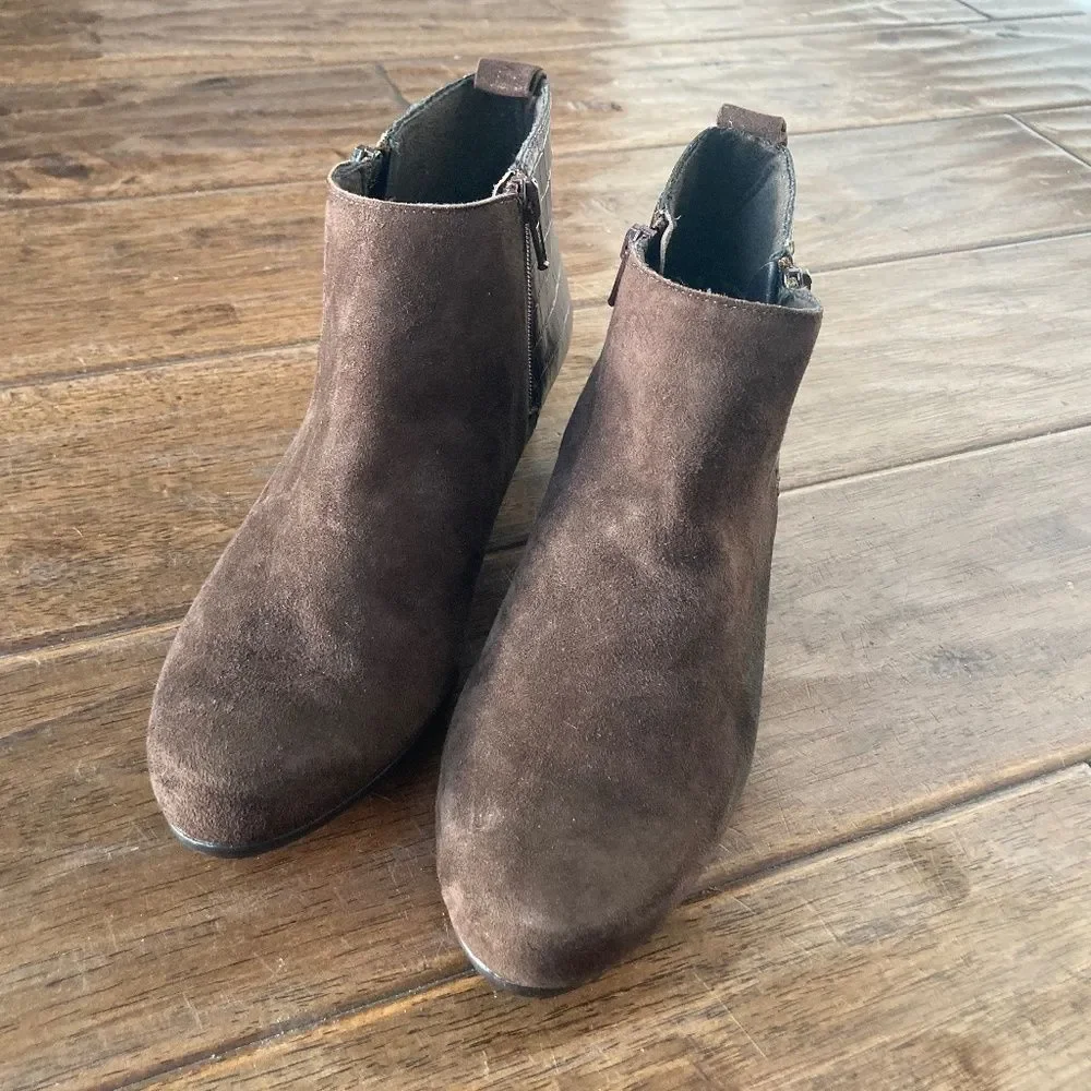 Munro American Lexi Bootie Brown Suede Croc Accent Ankle Boots Women's Size 8